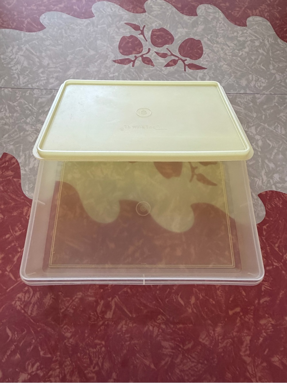 Tupperware Lemon Yellow Rectangular Food Cake Storage Container - Picture 4 of 4